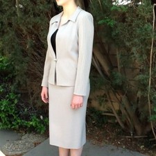Valentino Boutique Skirt Suit 100 Authentic Virgin Wool Light Gray,Italy Sz.10