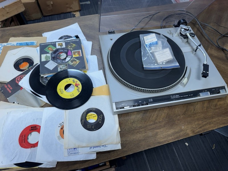 Technics SL-220 Turntable w/ Audio-Technica Headshell + 45 RPM Record Lot