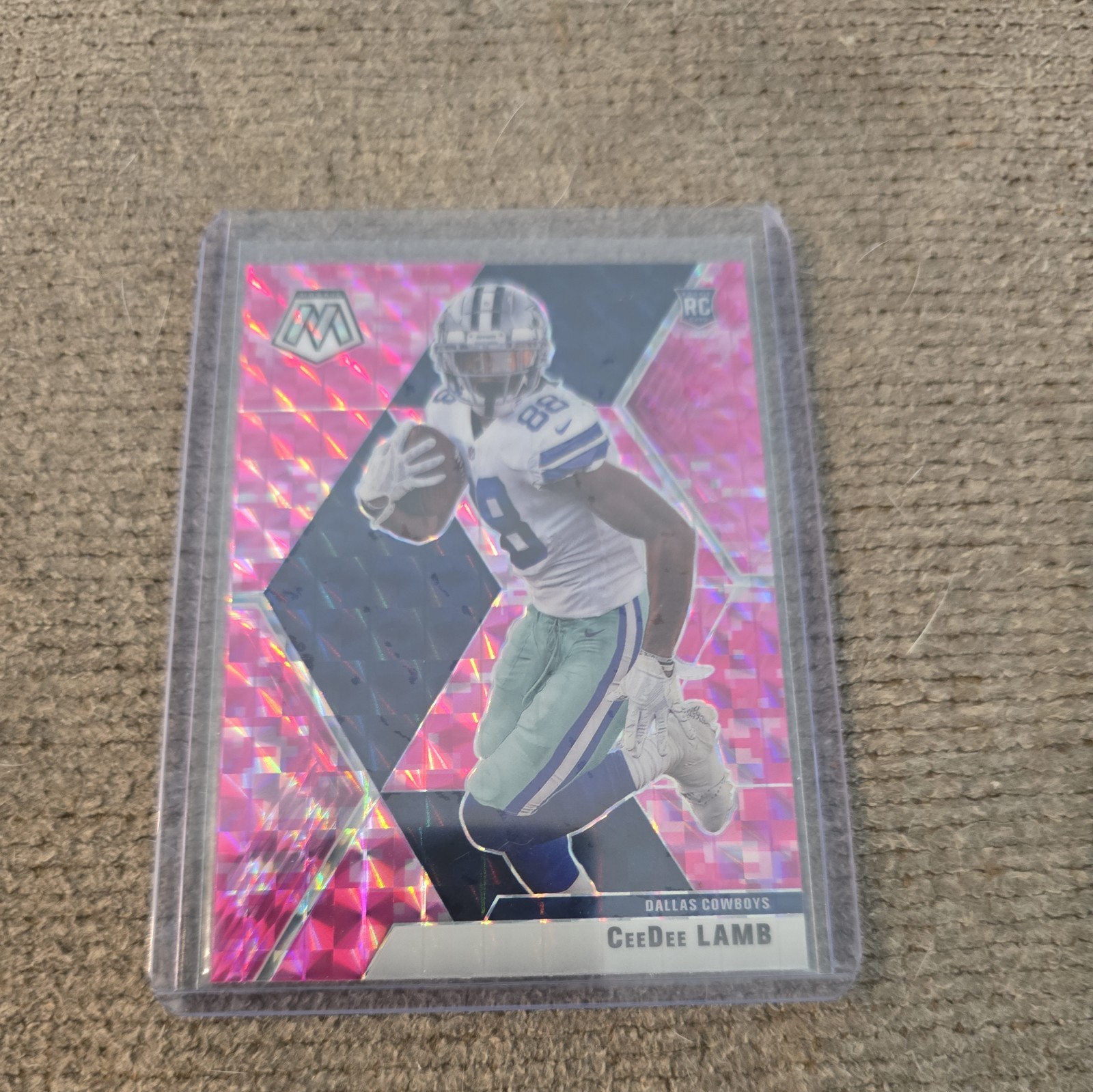 2020 Panini Mosaic #207 CeeDee Lamb Prizm Camo Pink