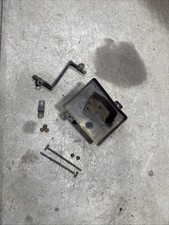Bandeja de batería Jeep Cherokee XJ 96-01 con algunos herrajes (W96)