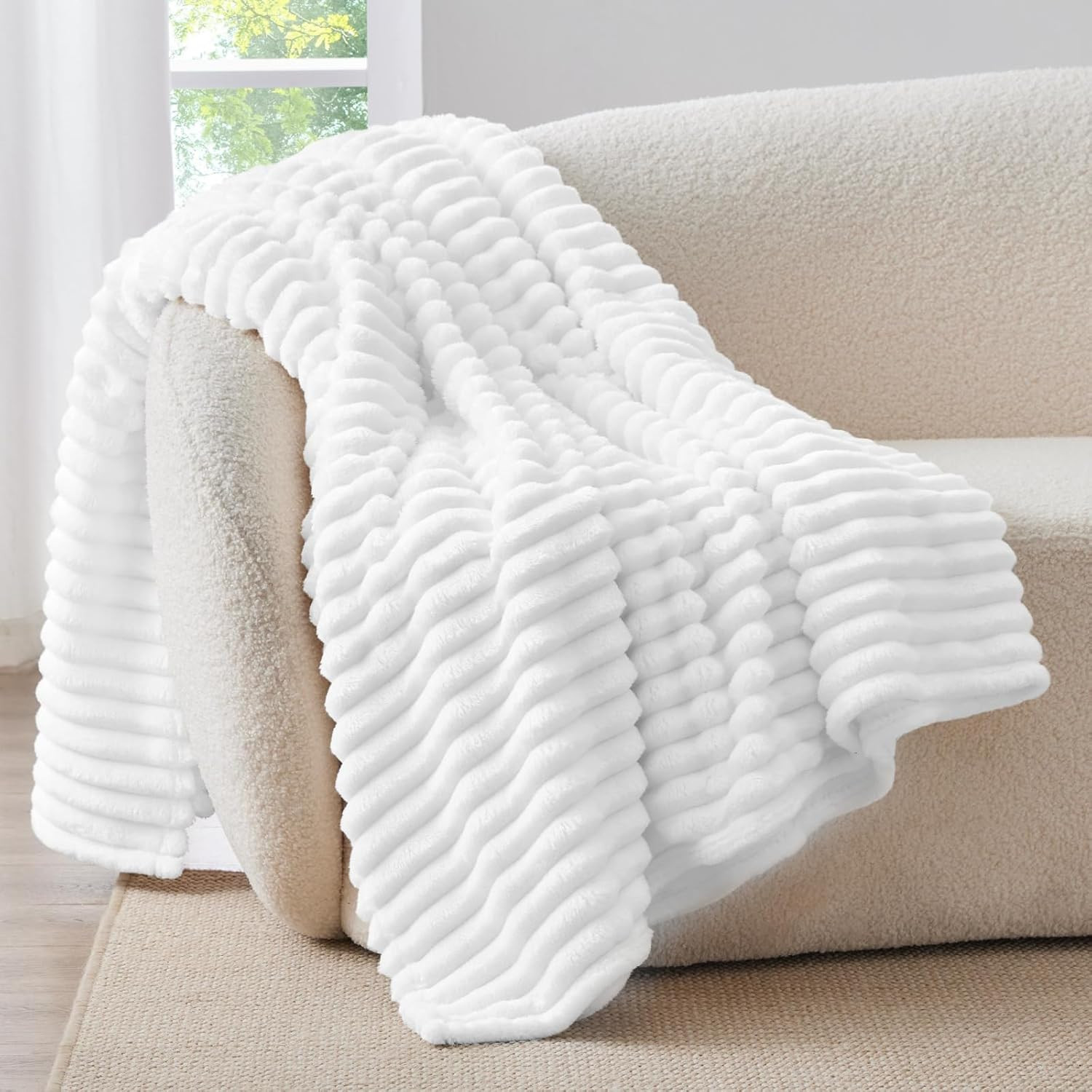 Plaid polaire blanc de lit 1 personne idéal pour vos soirées d'hiver
