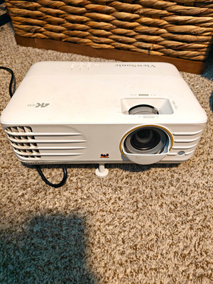 ViewSonic 4K UHD DLP Projector 4000 Lumens 12000:1 HDMI USB-C VGA White