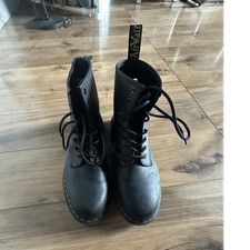 Dr. Martens Mens Black Leather Combat Boots S...