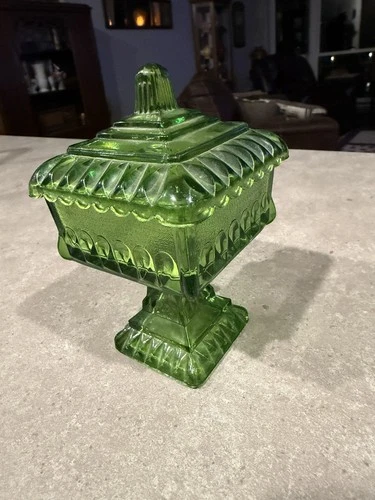 Vintage ArtDeco Jeanette Glass Wedding Cake Box Lidded Candy Dish Green