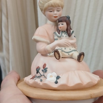 Jan Hagara Signature Collection Wendy Music Box Wooden BaseH3010Hand Signed Read