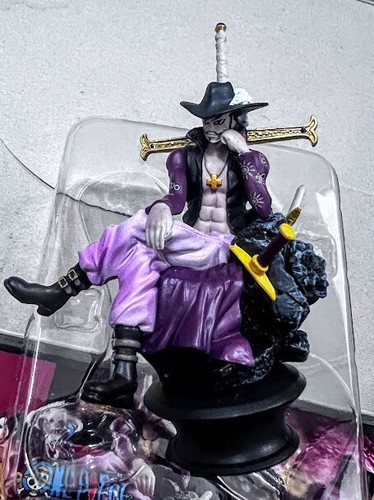 Megahouse One Piece FIgure - Dracule Mihawk 3 inches figure gashapon chess - Picture 2 of 4