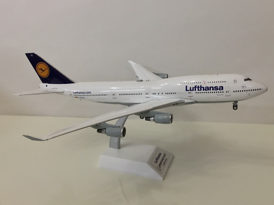 航空機・ヘリコプター Lufthansa Boeing 747-400 D-ABVM 1:200 Lufthansa new livery Boeing 747-400 D-ABVM with gears