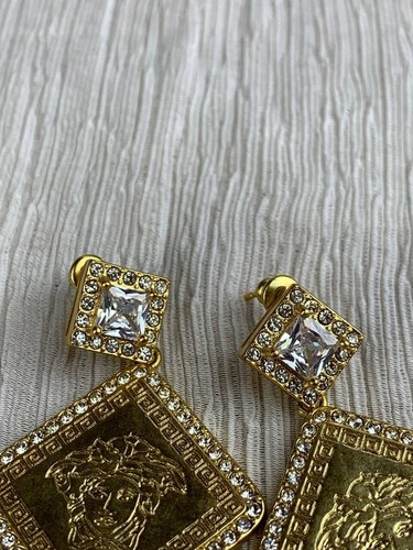 Versace Gold Charming Dangle Drop Earrings - Bild 3 von 8