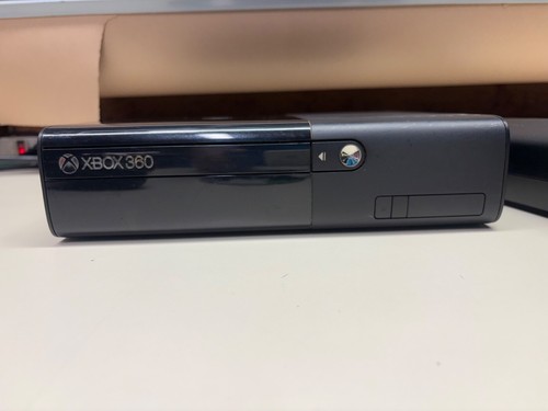 MICROSOFT XBOX 360 CONSOLE 250GB W/ CONTROLLER / CABLES / WORKING + GAME - Bild 6 von 10