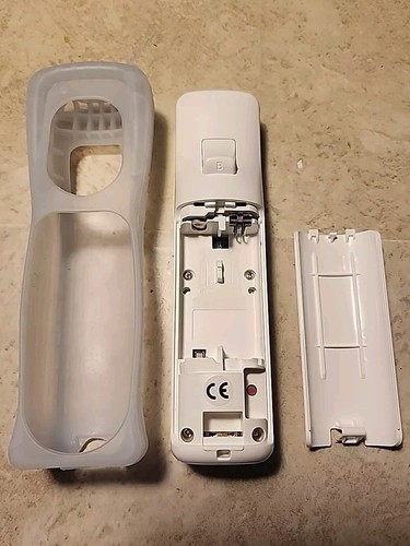 Official Nintendo Wii Remote Wiimote Controller White RVL-036 - Picture 3 of 3