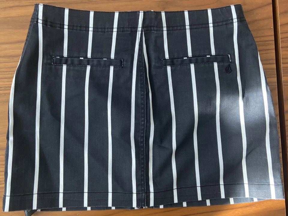 Volcom Mini Skirt Women’s Zip Front Black With White Stripes Size Small Rrp £50 - Image 2 of 4