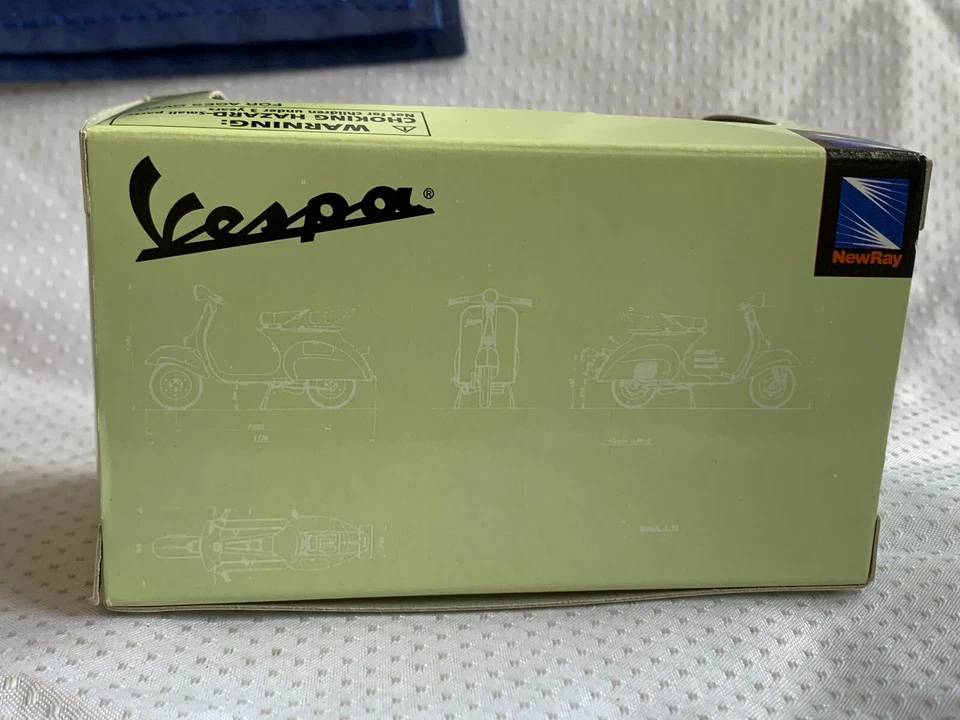 Diecast Vehicle Car Lot in Boxes Vespa 125 Australia Post Van Hamelys London Bus - Image 4 of 4