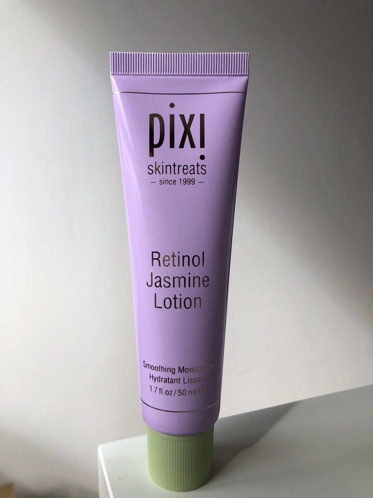 Lotion Retinol Jasmine Pixi de 50ml fluide hydratant et lissant pour le visage