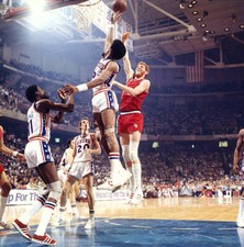 Portland Trail Blazers Bill Walton in action vs Philadelphia 76ers- Old Photo