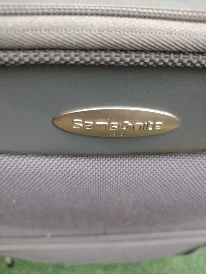 SAMSONITE 23” CARRY ON LUGGAGE SPINNER WHEELS TELESCOPING HANDLE BEIGE - NICE! - Image 2 of 4
