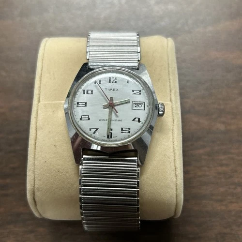 Vintage 1970’s Timex Water Resistant Mechanical Men’s Date Wristwatch