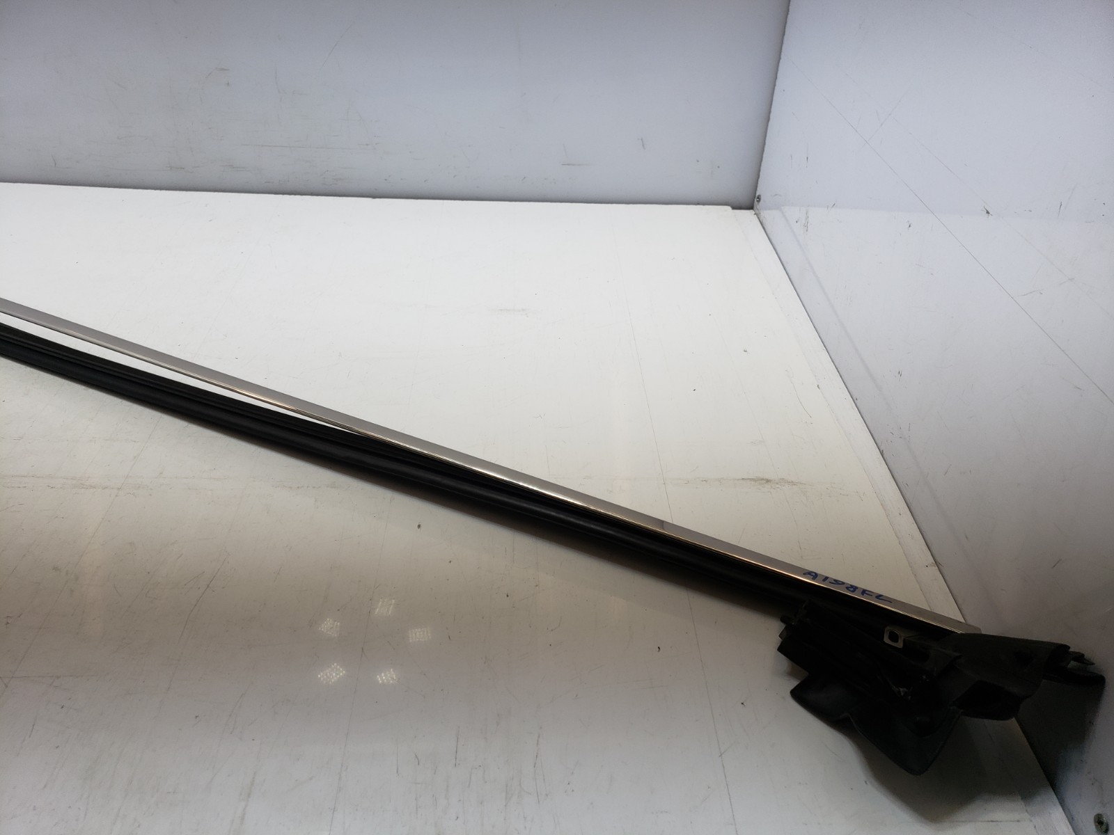 ✅ 03-10 OEM Bentley Continental GT Front Left Door Weatherstrip Seal Chrome