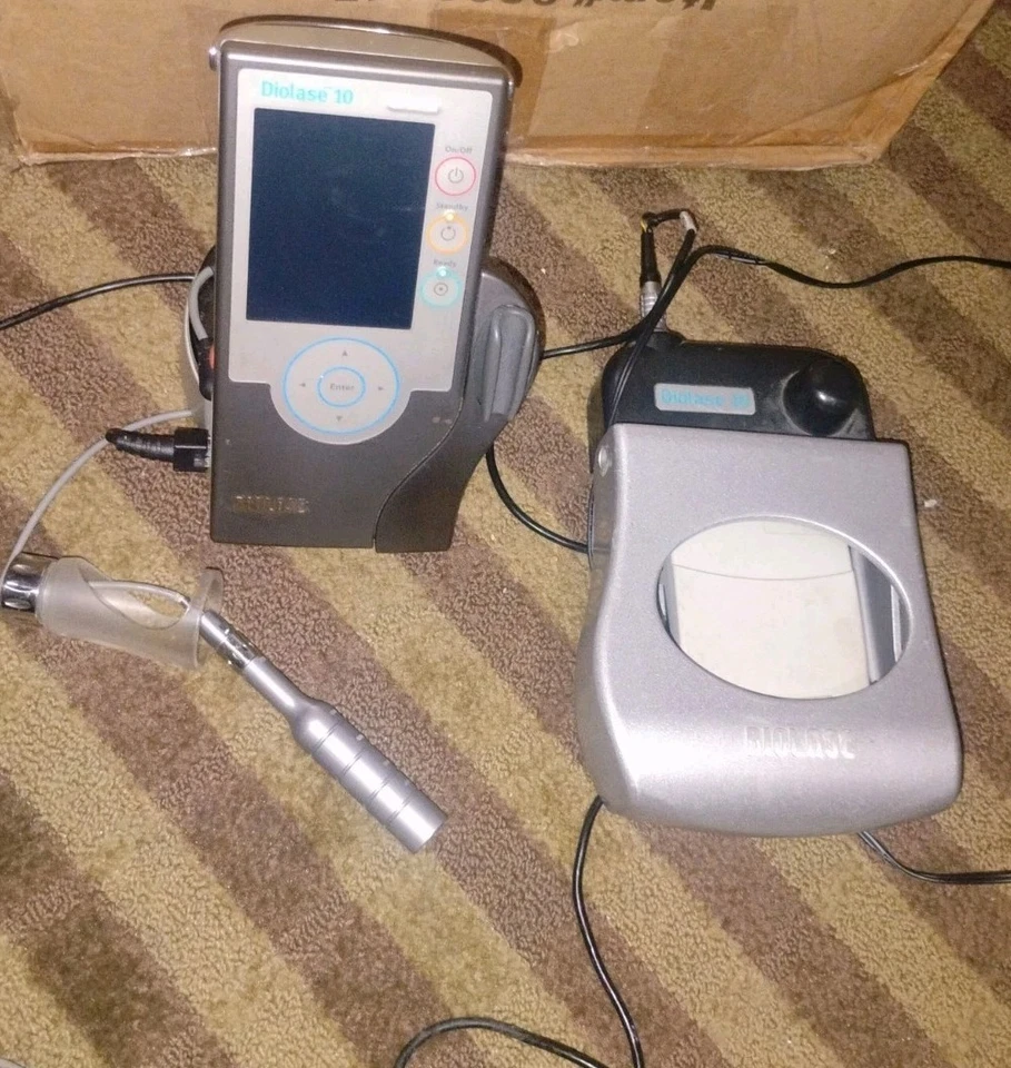 Láser dental Biolase Diolase10 con pedal interruptor de pie probado para encender como está  Foto 4 de 4