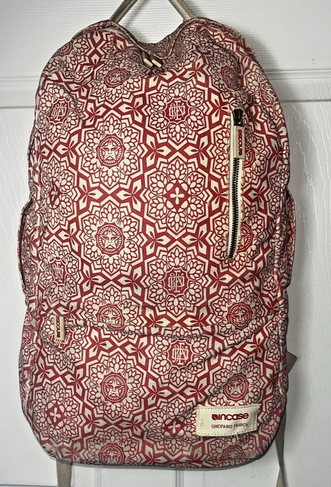 Mochila para laptop Shepard Fairey INCASE POP ART grafite vermelho - Imagem 2 de 4