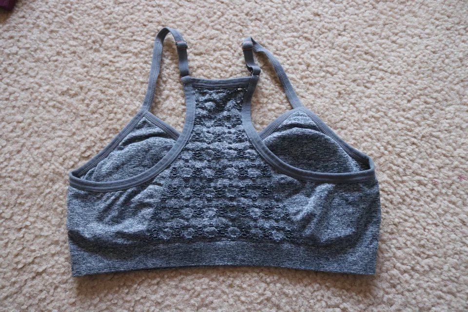 Sujetador deportivo Danskin para mujer Top alto impacto incrustado alambre flexible gris Foto 2 de 4