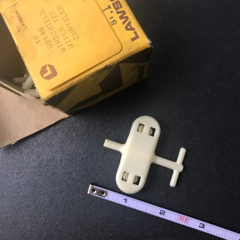 Dodge Plymouth 1970-74 E-Body 71-74 B, (1) TEE HOSE CONNECTOR Windshield, Mopar Foto 4 de 4