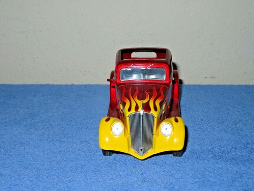 1933 WILLYS COUPE 1:24 OPENING HOOD & TRUNK, DIECAST METAL BY FIRST GEAR - Picture 4 of 9
