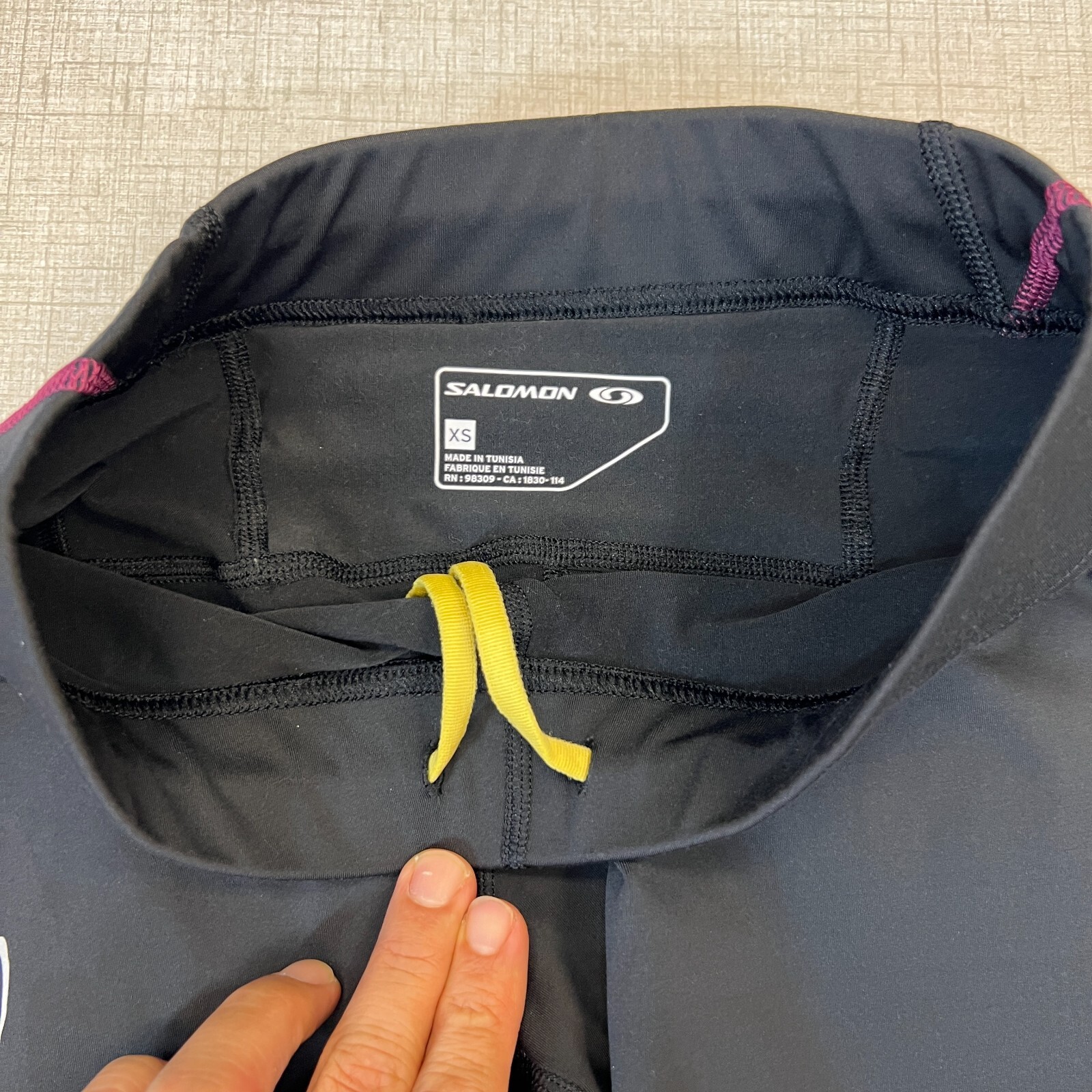 Salomon Running Tights Womens XS Extra Small Drawstring Capri Sweat Wick Stretch