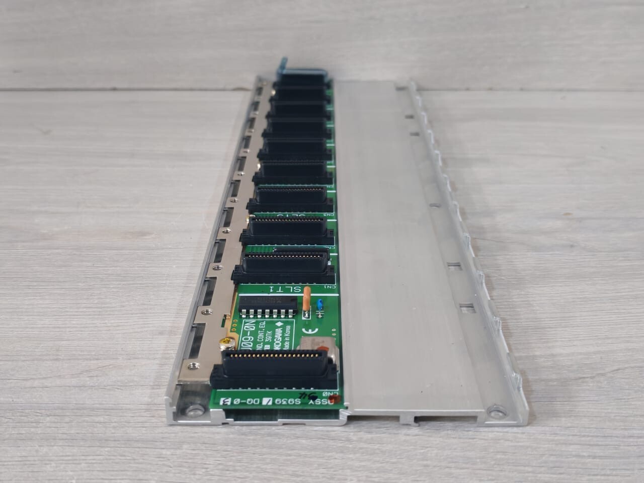 Yokogawa F3BU09-0N PCS YOKOGAWA F3BU09-0N Rev. A4 - 9 SLOT Base Rack 8