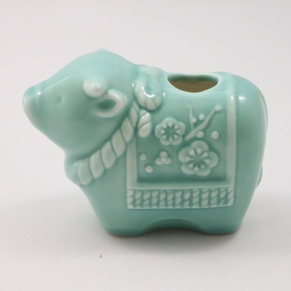置物 junichishimizu4311 Japanese Year 2021 Oriental Zodiac Ox Toothpick Stand Green