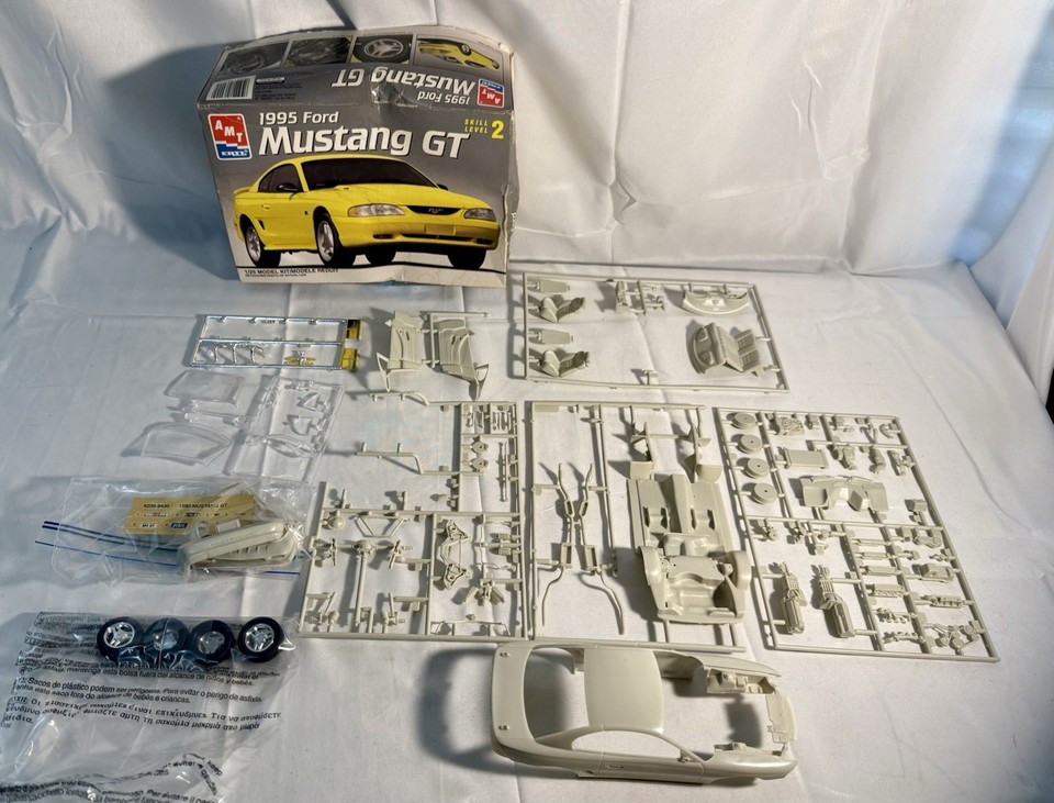 AMT Ertl Kit #6200 1995 Ford Mustang GT Car Model 1/25 Scale - No ...