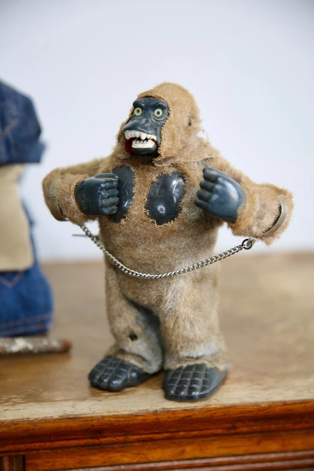 De colección Marx King Kong Juguete de Cuerda Gorila Trabajando Cadena Manipulas Etiqueta Original Foto 4 de 4