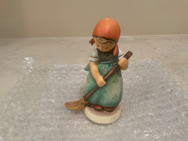 Goebel Hummel Little Sweeper #171 Vintage 1965