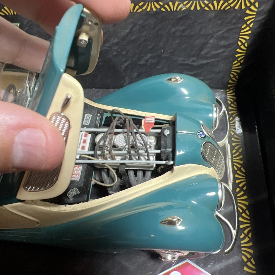 Guiloy Top Line BMW 327 Cabrio 1937 68566 escala 1,18 - caja coche roto se ve muy bien Foto 2 de 4