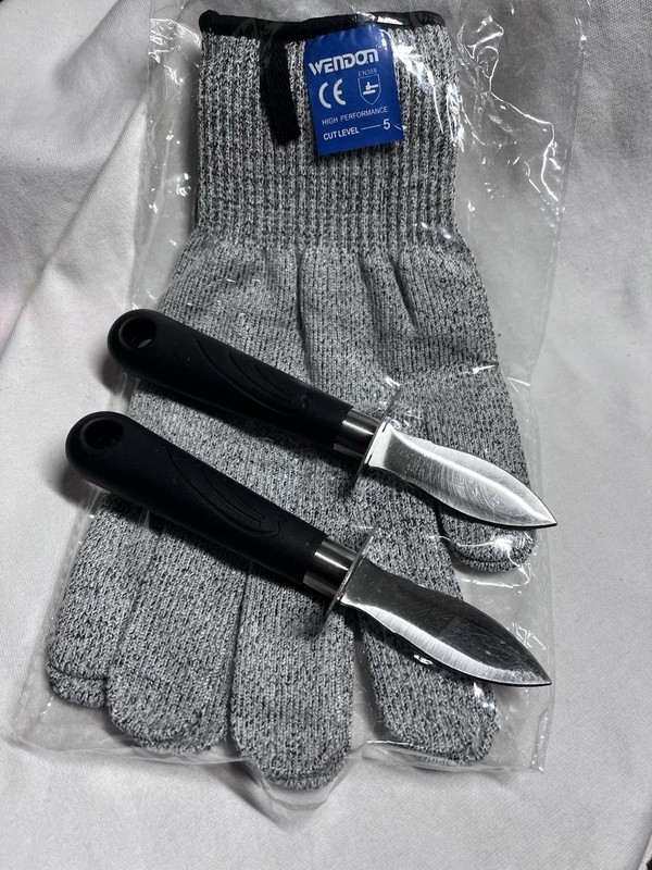OYSTER SHUCKING KNIVES 2 And Cut Proof Gloves
