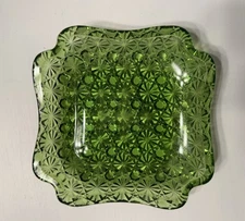 Vintage  L. E. Smith Green Glass Daisy and Button Ashtray/Trinket Dish