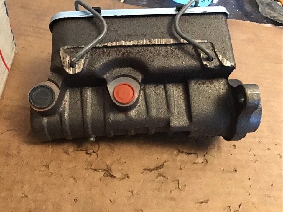 Chevy Tr. 1981-84 Cilindro maestro de freno P20 y GMC P2500 nuevo Bendix Foto 3 de 4