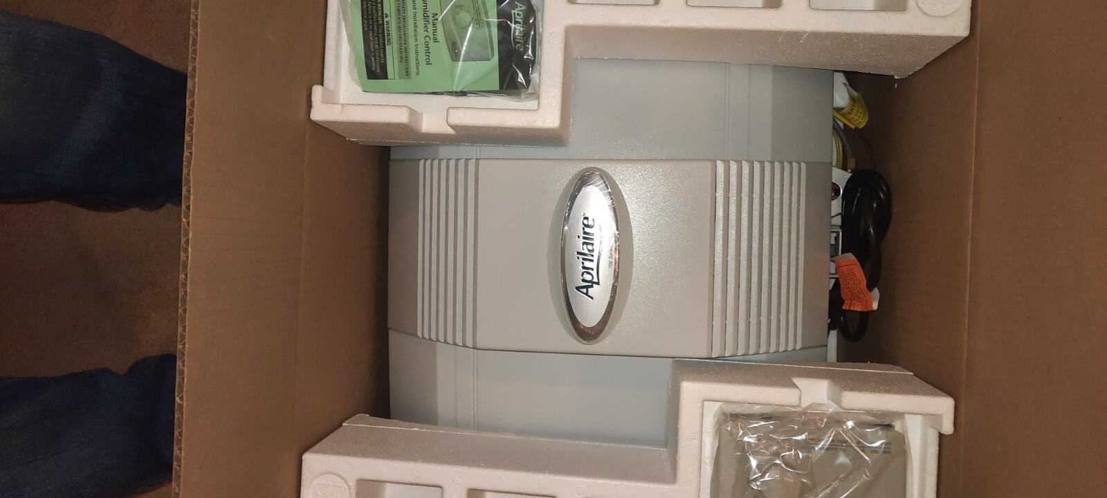 Aprilaire Whole House Humidifier with Manual Control 700M