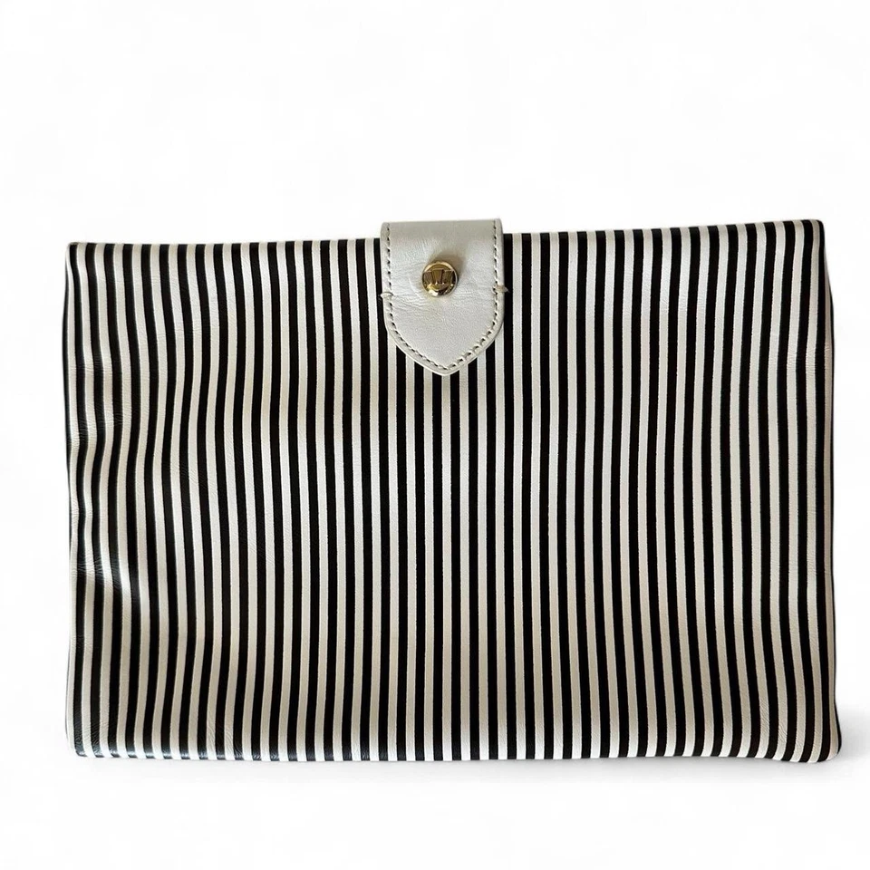 Bolso clutch Henri Bendel marrón y blanco a rayas perforado interior satinado púrpura Foto 3 de 4