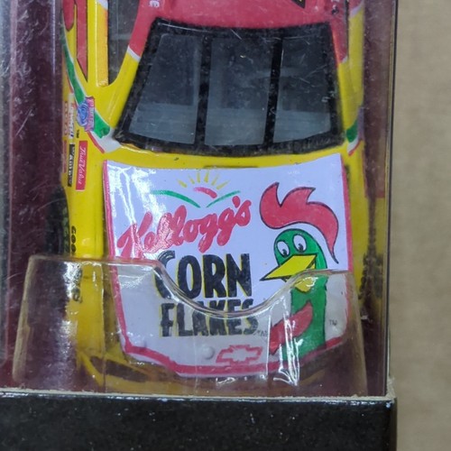 Terry Labonte #5 Kellogg's Corn Flakes 1998 Chevrolet Monte Carlo 1:64 Hood Open - Picture 5 of 12