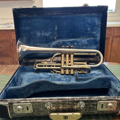 KING SILVERSONIC CORNET WITH CASE Very Nice Working Condition