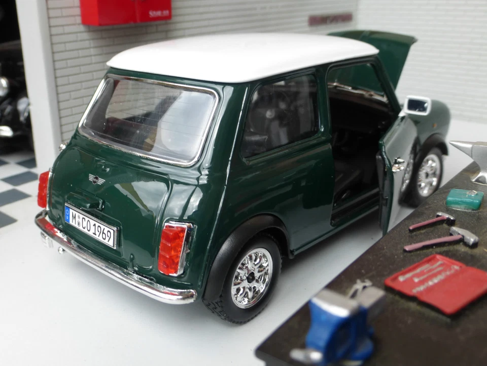 1:24 Mini Cooper Classic Austin Rover G Scale Diecast Model Burago 22011G - Image 2 of 4