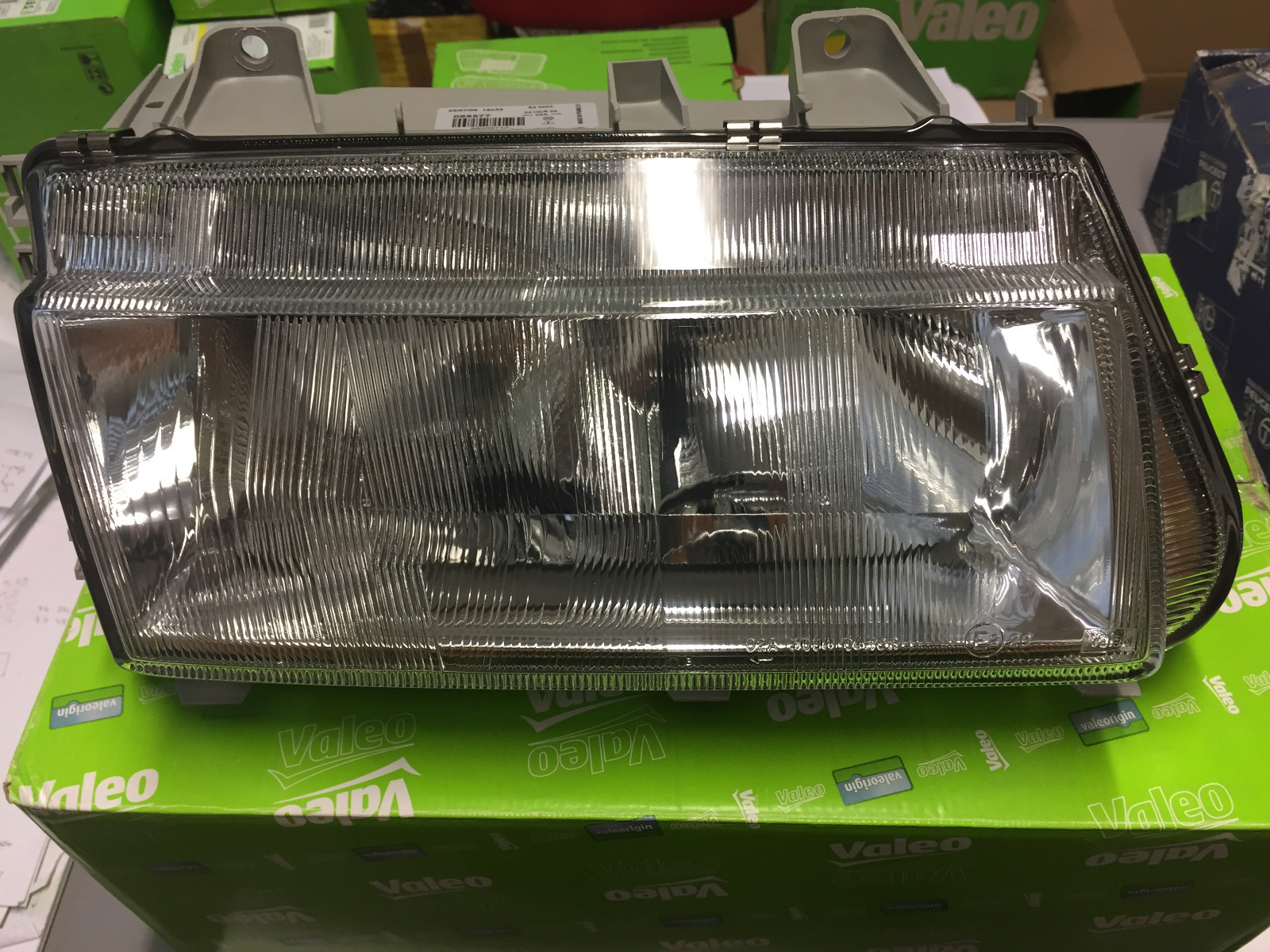 Projecteur droit iode H1 d'origine Valeo 085577 neuf pour Fiat Ulysse