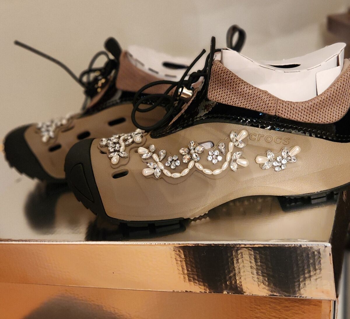 US Size M8 / W10 - Crocs Simone Rocha Quick Trail Khaki US Size M8 / W10 - Crocs Simone Rocha Quick Trail Khaki