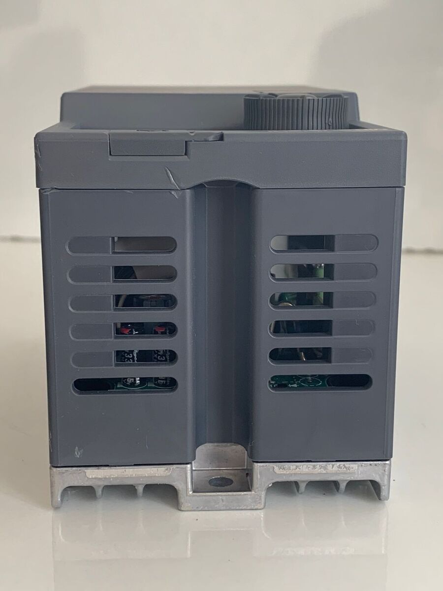 Mitsubishi / Freqrol-E700 / Inverter / FR-E720-0.2K / 3Ph Mitsubishi / Freqrol-E700 / Inverter / FR-E720-0.2K / 3Ph