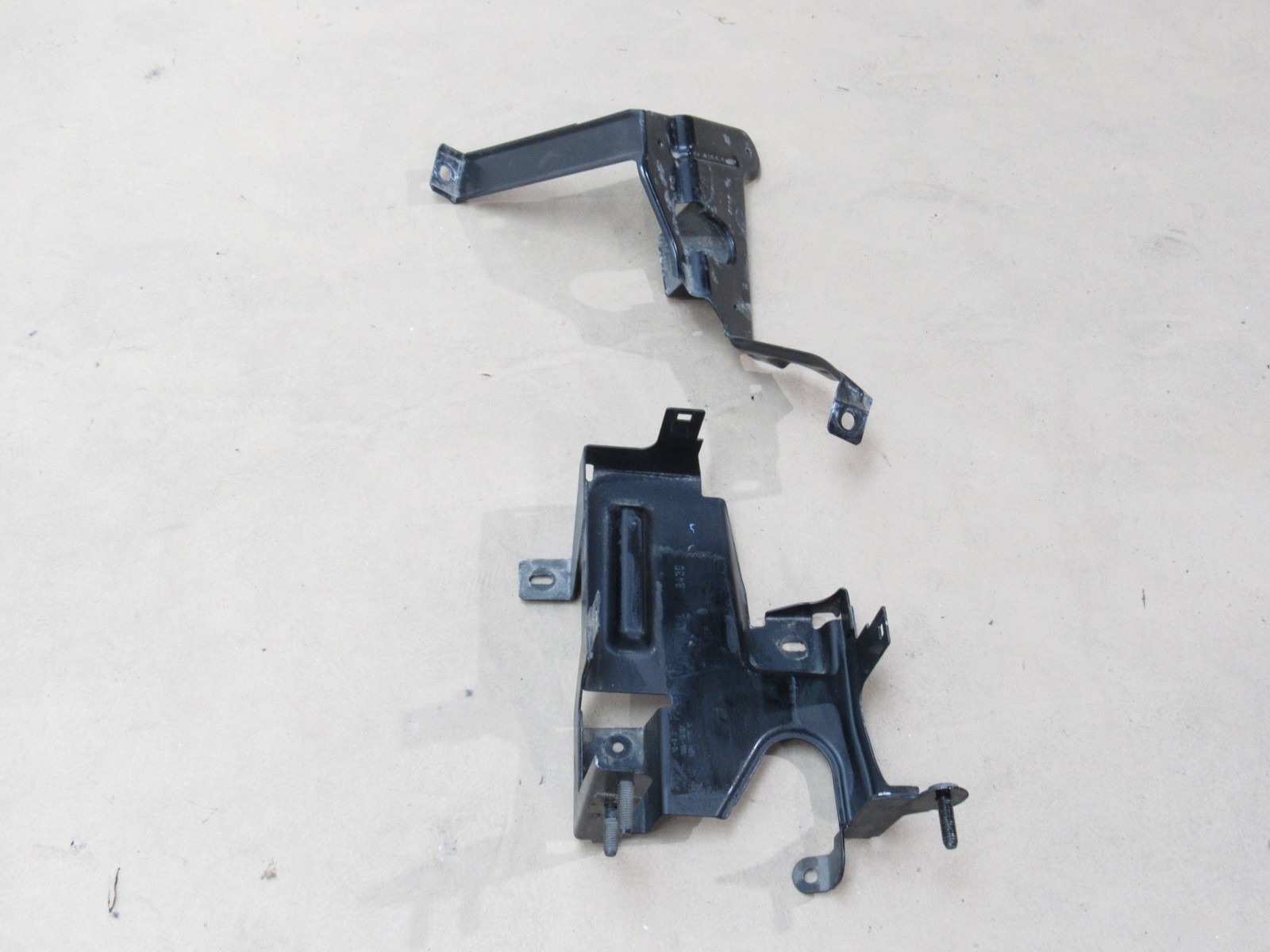 Maserati Levante 2017 Steering Tank Reservoir Relay Bracket Brace Set 16-24 |Y
