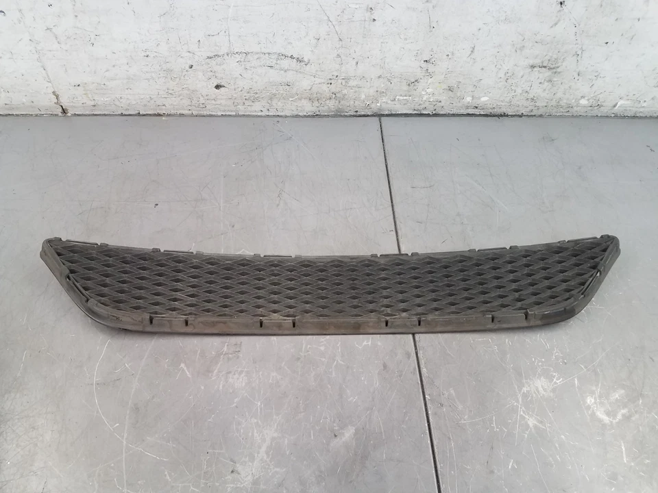 Parrilla de parachoques trasero Nissan GT-R GTR R35 #8000 M5 Foto 4 de 4