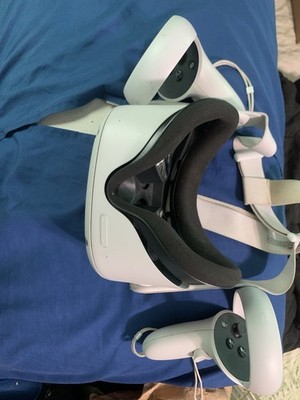 Meta Oculus Quest 2 White Standalone VR Headset with Controllers USB-C Mic