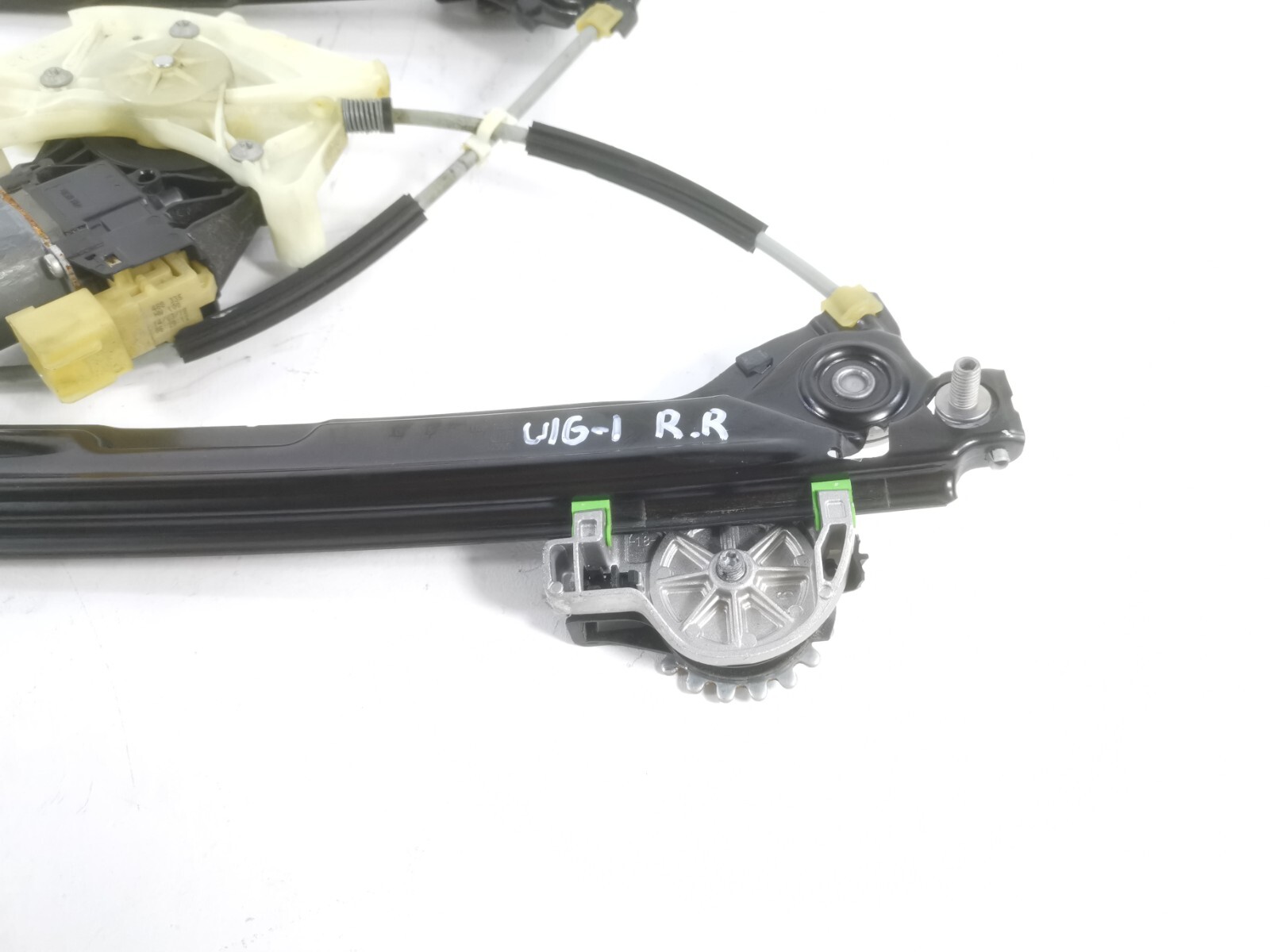 17-20 MASERATI Levante REAR RIGHT PASSENGER DOOR WINDOW REGULATOR 670104205