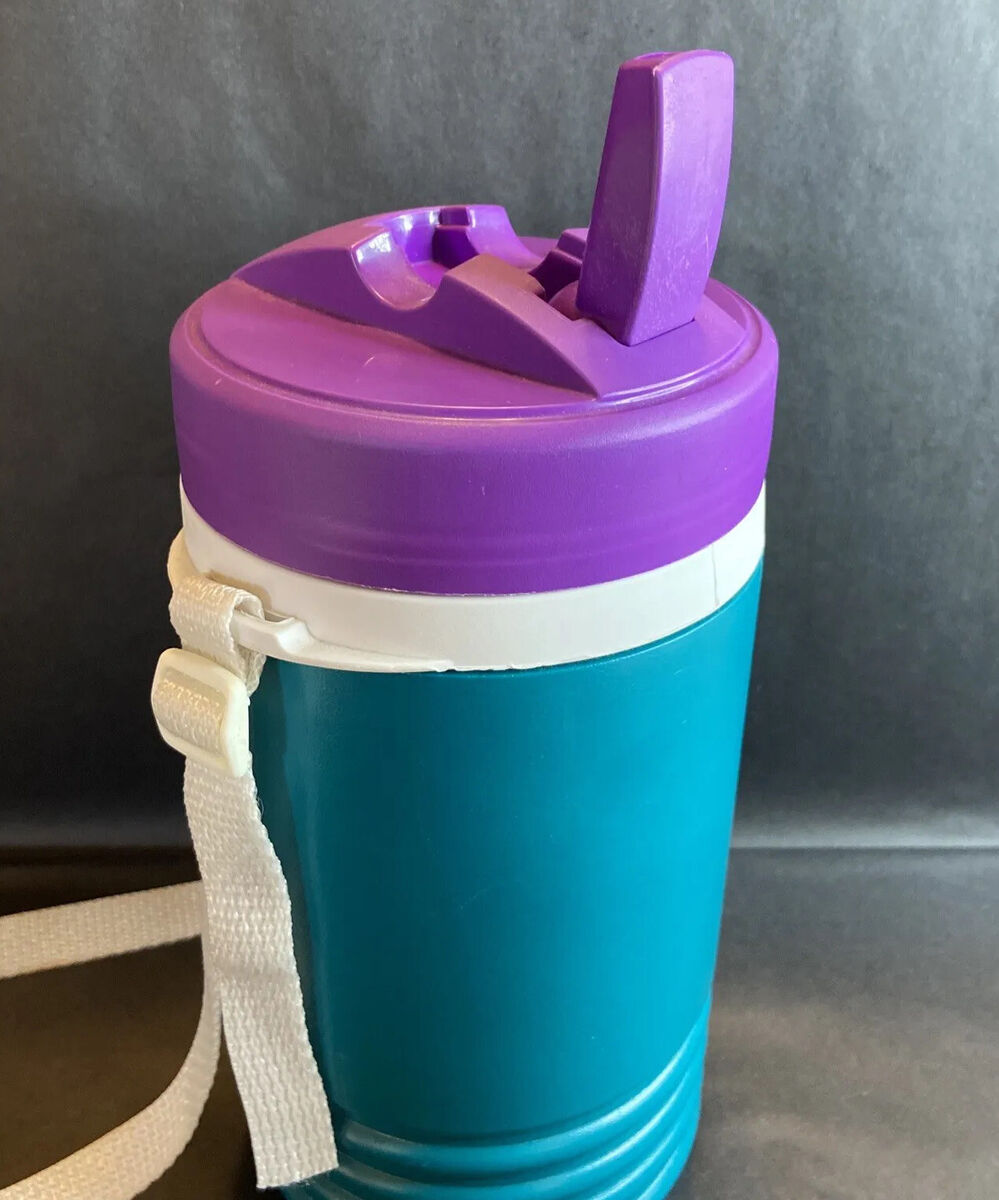 Vintage Igloo Water Cooler with Spout. teal/ green 80s Vintage Igloo Water Cooler with Spout. teal/ green 80s