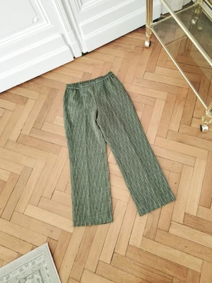 Taille M ravissant pantalon 3/4 vert chic et original, travail artisanal - Photo 1/4